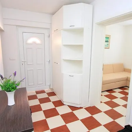 Genesis Τρογκίρ